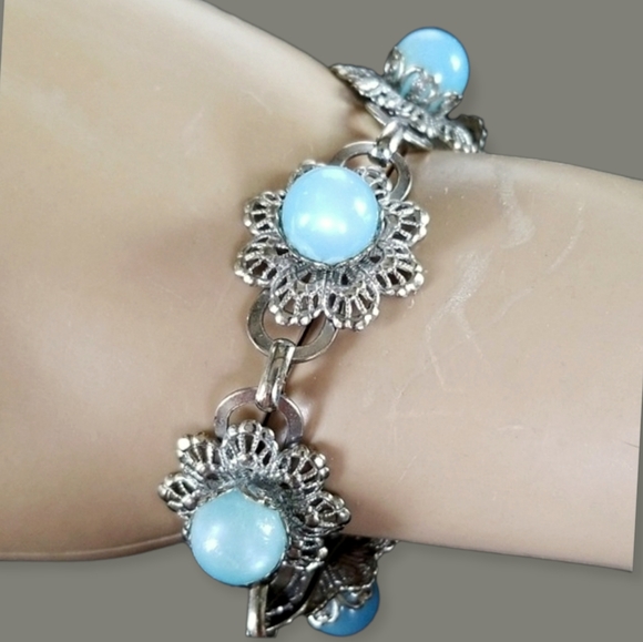 Vintage 1970s Silvertone Filigree Flower Link Bracelet - Picture 2 of 11